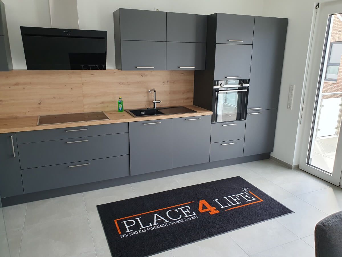 Immobiliengesellschaft - Place4Life GmbH & Co. KG - Enger Küche