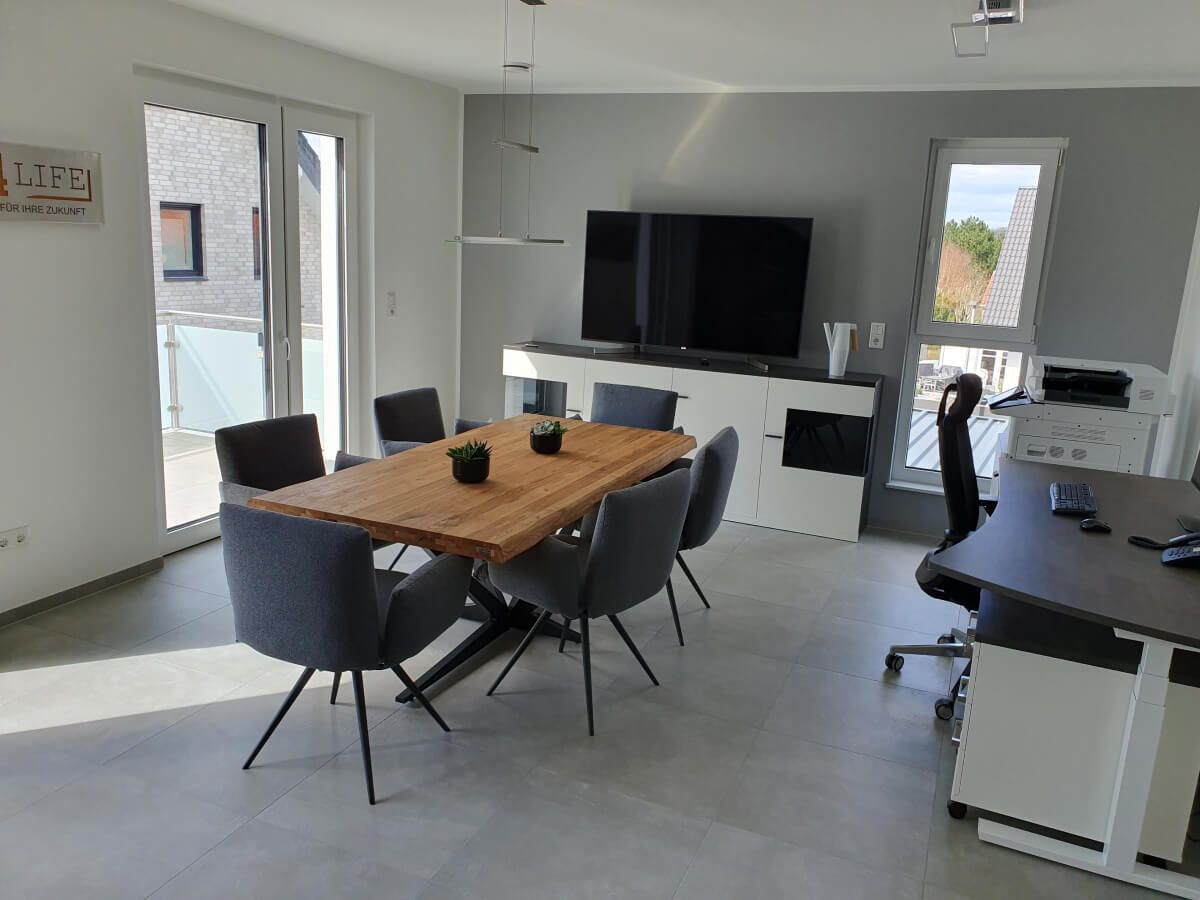Immobiliengesellschaft - Place4Life GmbH & Co. KG - Enger Büro
